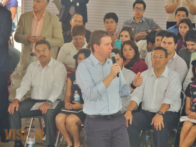 Anuncia El Comisionado para la Seguridad y Desarrollo de Michoacán el desarme de autodefensas.