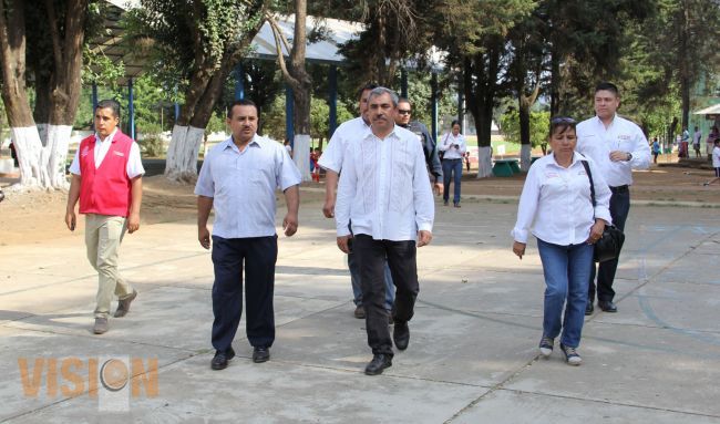 Aldo Macías supervisó obra de pista de tartán en Unidad Deportiva