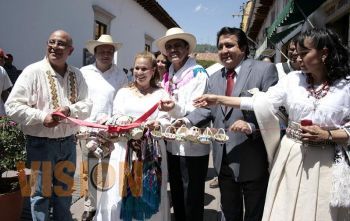Inauguran exposición fotográfica “Arte, Belleza y Tradición”  