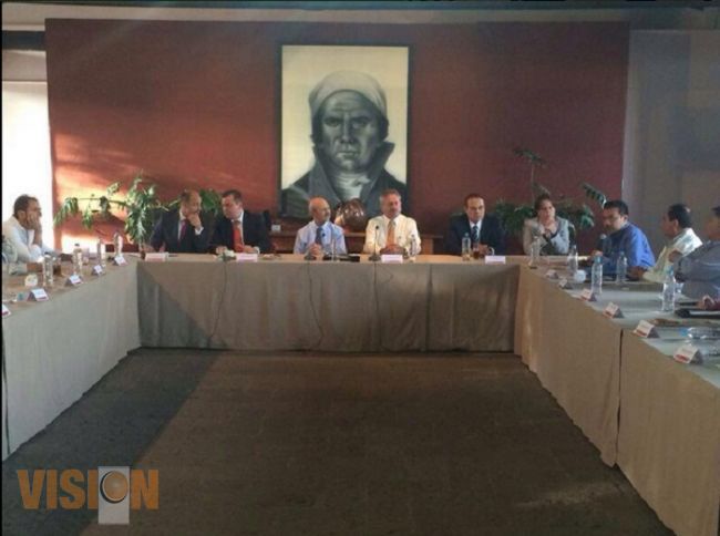 Fausto Vallejo sostiene reunión con Gabinete Legal‏