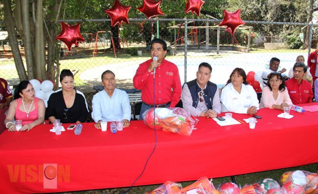 Entregaron calentadores en impulso a la natación