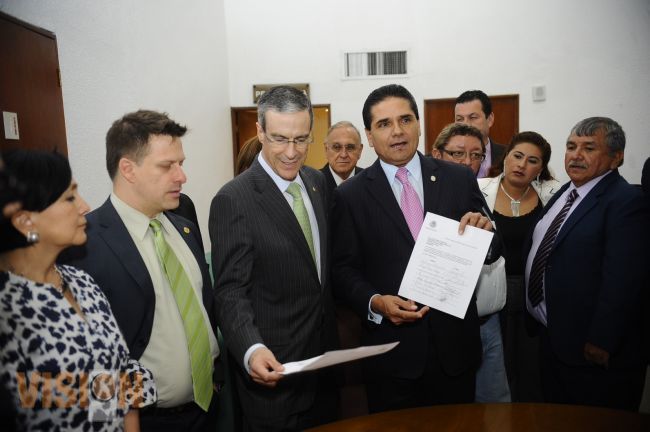 Urgen diputados y dirigencia nacional del PRD aprobar formato para consulta popular