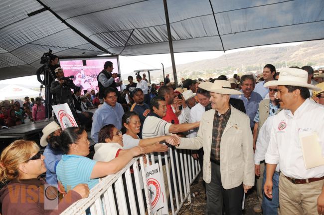 Llama FVF a hombres y mujeres del campo a unirse para reposicionar a Michoacán.