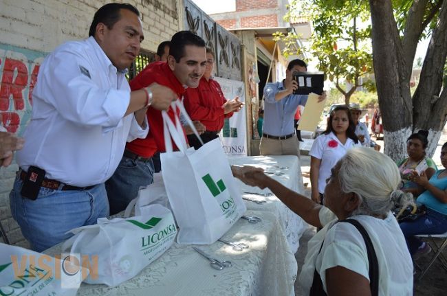 Inauguraron autoridades tres tiendas Liconsa en la colonia La Pradera en Apatzingán