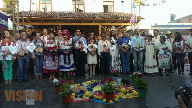 Todo un éxito la Feria del Geranio en el municipio de Tingambato