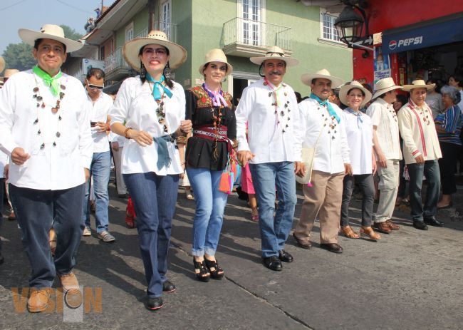 EN AMBIENTE DE PAZ Y ALEGRÍA, SE INAUGURÓ TIANGUIS ARTESANAL DE DOMINGO DE RAMOS 2014