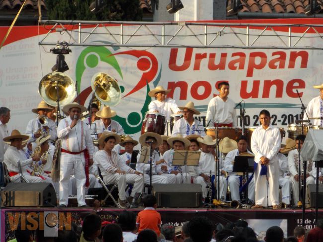 Majestuosa presentación de la Banda de ICHÁN en Uruapan