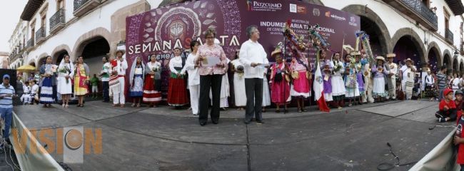Se realizo la muestra de indumentaria tradicional de ceremonias y danzas tradicionales de Michoacán