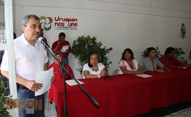 Aldo Macías entregó estufas ecológicas a comunidades de muy escasos recursos