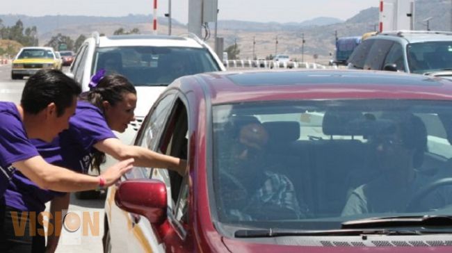 Con información y obsequios,  recibe Michoacán al turismo de Semana Santa