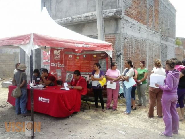 Dan seguro de vida para jefas de familia a mujeres que poseen la tarjeta contigo.