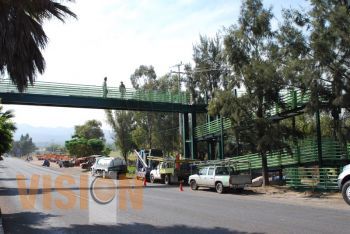 Por concluir, trabajos de construcción del puente peatonal del CBTIS 149 en la capital michoacana