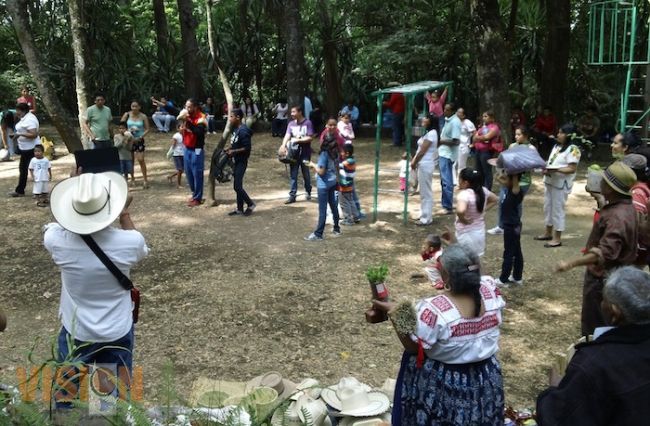 Concurrida la feria del trueque, en el Parque Nacional de Uruapan