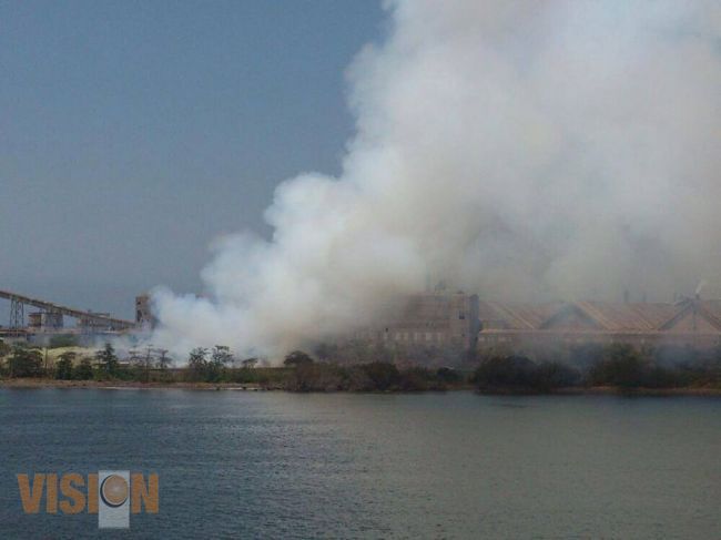 Reportan fuga de amoniaco en el Puerto de Lázaro Cárdenas Michoacan