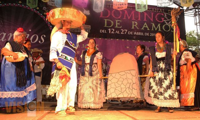Con gran éxito se presenta el Barrio de la Trinidad en el foro cultural 
