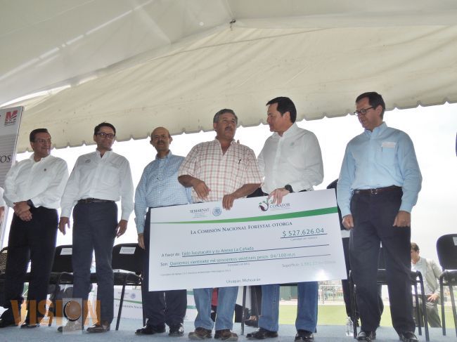 El Gobierno Federal entrega apoyos en materia ambiental y proyectos productivos.