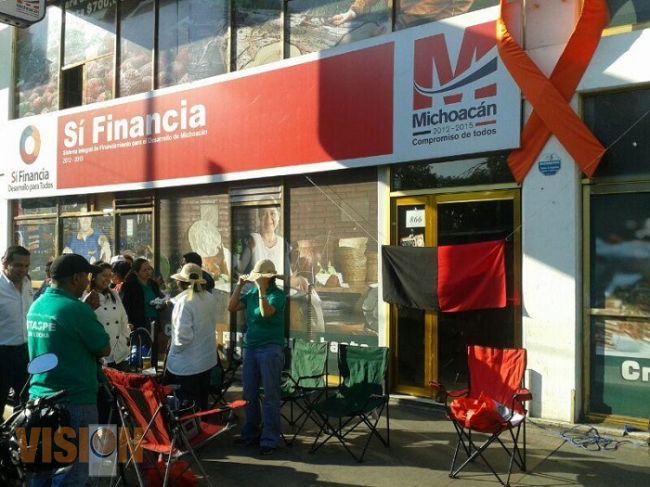 Gobierno solicita a Tribunal de Conciliación exhorte al STASPE a quitar banderas rojinegras