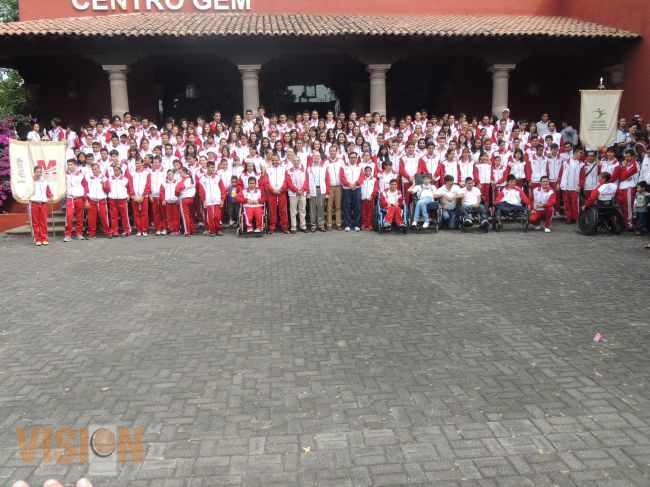 Abanderan a la Delegación Michoacana que participará en la Olimpiada Nacional 2014.