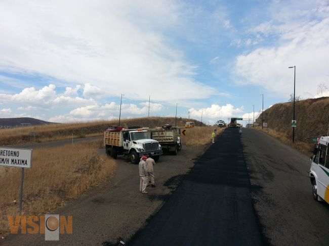 Junta de Caminos trabaja en mejora de vialidades del recinto ferial.