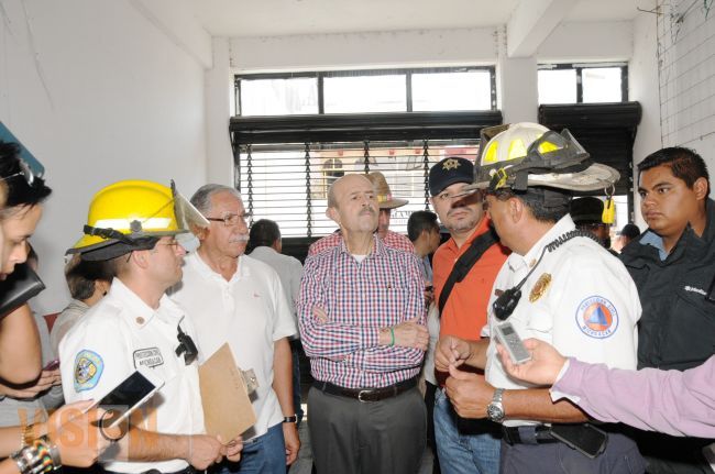 Supervisa Fausto Vallejo mercado de Tacámbaro luego del incendio.