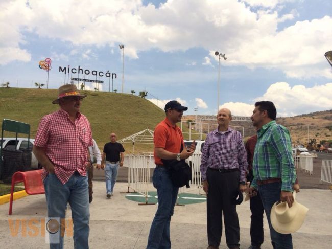 Todo listo para inauguración de la Expo Feria Michoacán 2014; Fausto Vallejo  supervisó el recinto.