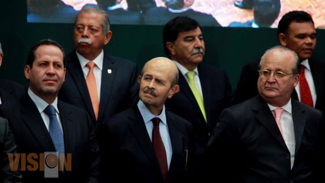 Asiste Fausto Vallejo a presentación del Programa Nacional de Infraestructura