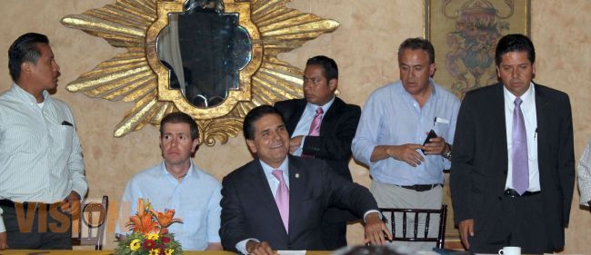 Se reúne Silvano con el Comisionado, ediles y dirigentes de izquierda