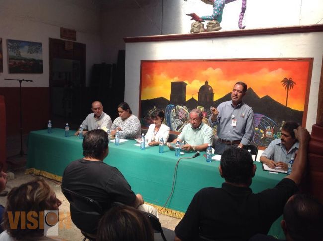 Fausto Vallejo cumple compromisos: locatarios mercado de Tacámbaro.