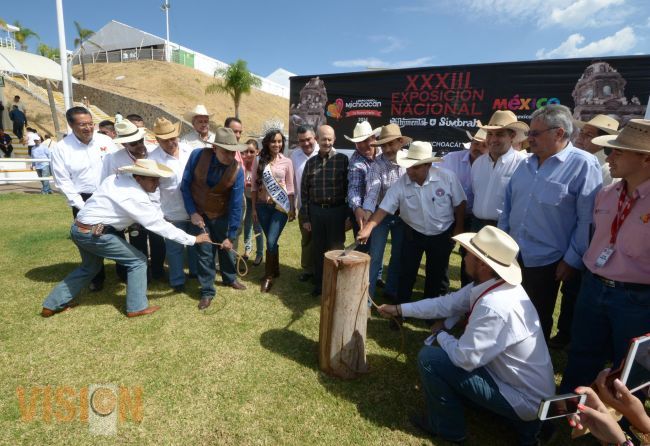 Participa WLM en inauguración de la Expo Ganadera Michoacán 2014.