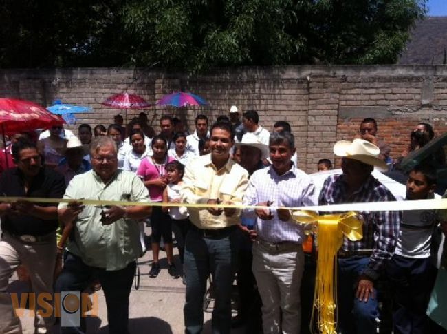 Inaugura Semigrante obra del 3x1 y entrega proyectos del fondo de apoyo a migrantes.
