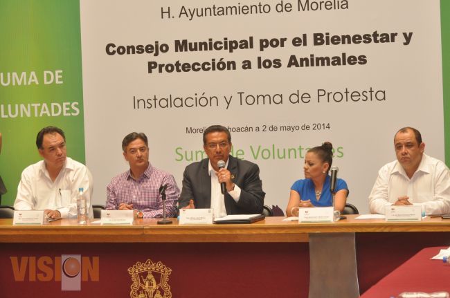 Toman protesta integrantes del Consejo Municipal para el bienestar y protección de los animales.