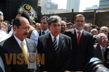 El Gobernador Leonel Godoy asiste al aniversario Luctuoso del General Lazaro Cardenas