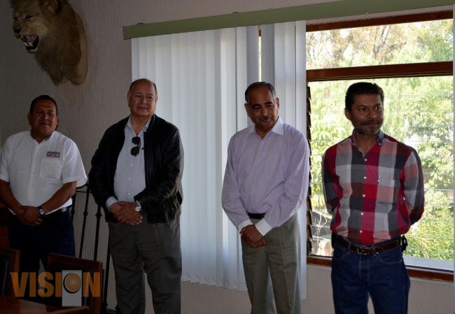 Designan a Alejandro Villaseñor Álvarez como subdirector del Zoológico de Morelia.