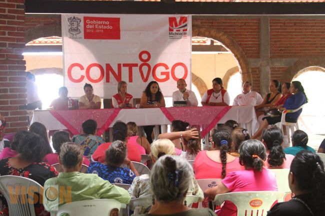 Expone Sepsol programas sociales a mujeres de tierra caliente.