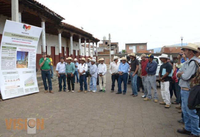 Entregan Ayuntamiento de Morelia y Federación apoyos a habitantes de Teremendo de los Reyes.