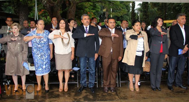  Nicolaitas exigen que se termine el campus universitario de Uruapan