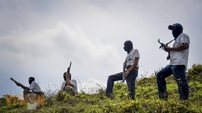 Autodefensas y la Marina realizan operativo en la sierra