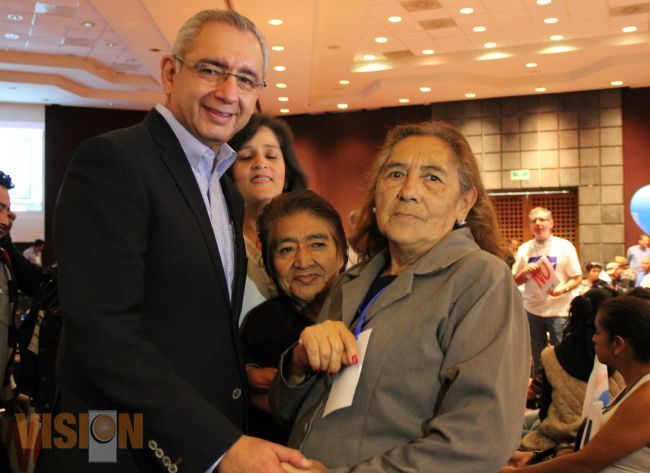Más apoyos para las mujeres madres de familia, urge Salvador Vega.