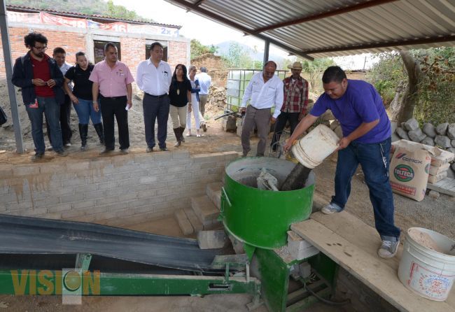 Ayuntamiento de Morelia provee techos, muros y pisos firmes a los más necesitados.