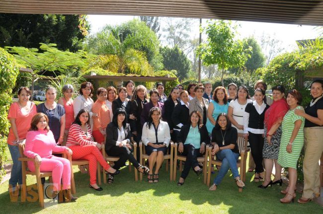 Festejan a madres trabajadoras de la Coordinación de Comunicación Social del Gobierno del Estado.