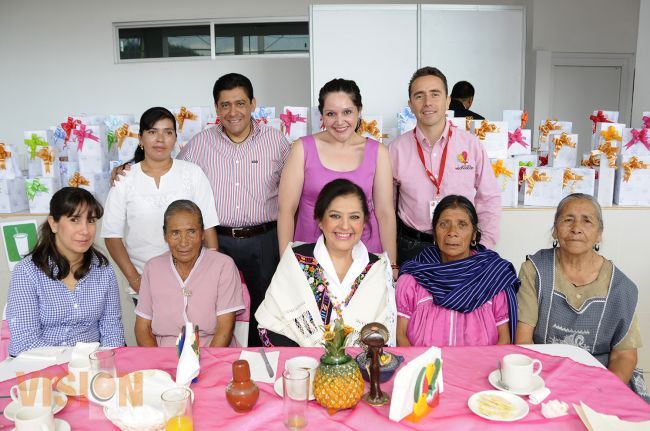 DIF Michoacán festeja a mamás artesanas.