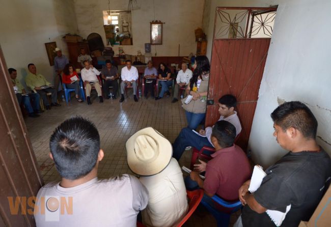 WLM se reúne con ejidatarios de Teremendo de Los Reyes.