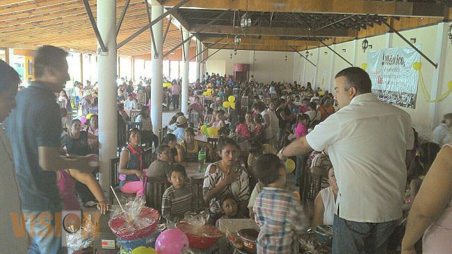 A luchar por un Michoacán mejor invita Jesús Mora a madres tuxpenses.