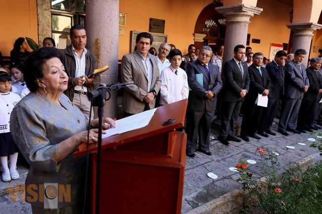 SEE reconoce a la profesora Quiróz 