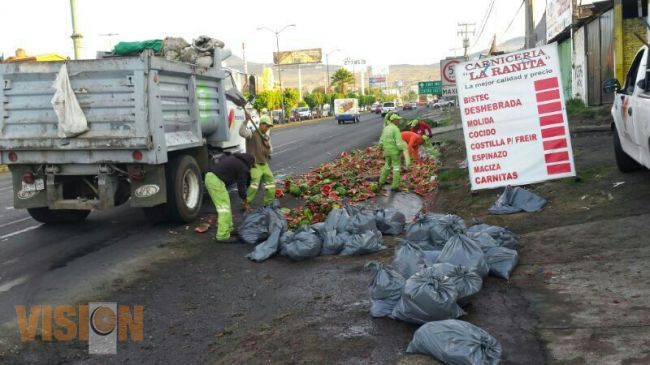 Atiende la dirección de aseo público de Morelia reportes urgentes de la ciudadanía. 