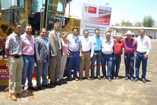 Maquinaria pesada del Gobierno del Estado, deja huella la en el Bajío Michoacano.