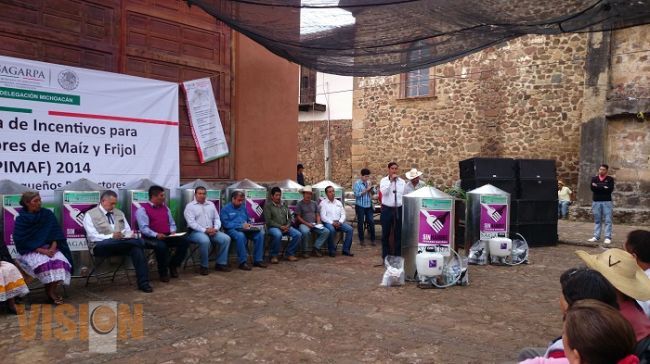 Entrega Sagarpa incentivos  para la producción de maíz