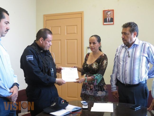 Entregan nombramientos a Director de Seguridad Pública