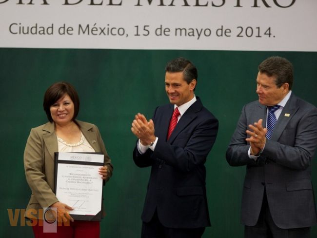 La Reforma Educativa se mantiene vigente: Peña a maestros