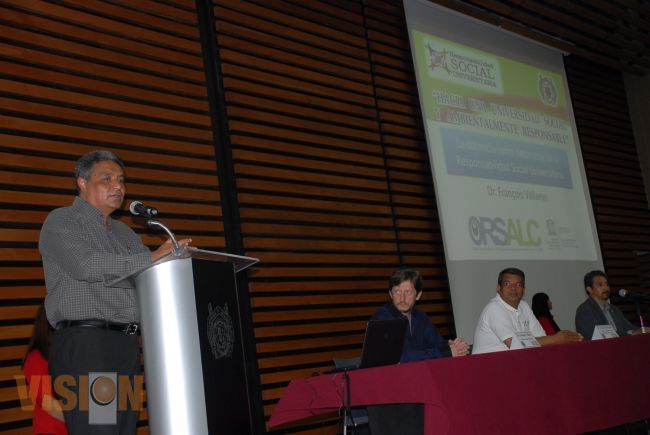 Imparte consultor de UNESCO conferencia a profesores nicolaitas en materia responsabilidad social